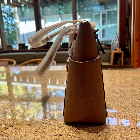 MICHAEL KORS Jet Set Leather Tote - Picture 7 of 10